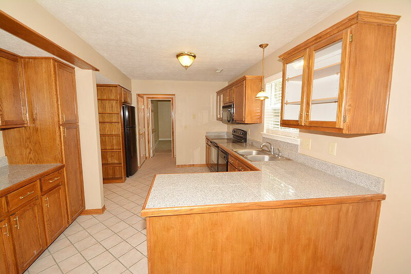 1,540/Mo, 8555 Country Club Blvd Indianapolis, IN 46234 Kitchen View
