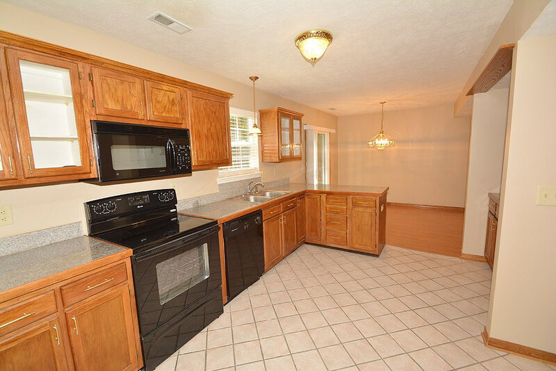 1,540/Mo, 8555 Country Club Blvd Indianapolis, IN 46234 Kitchen View 2