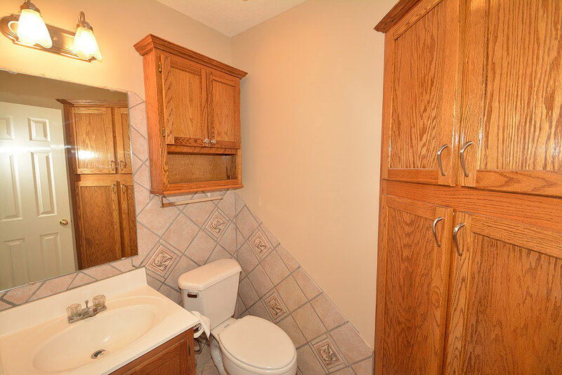 1,540/Mo, 8555 Country Club Blvd Indianapolis, IN 46234 Bathroom View