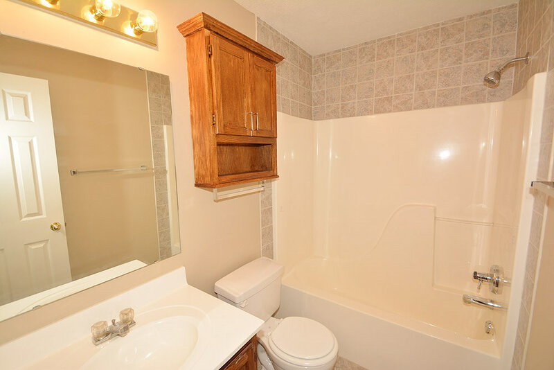 1,540/Mo, 8555 Country Club Blvd Indianapolis, IN 46234 Bathroom View 2