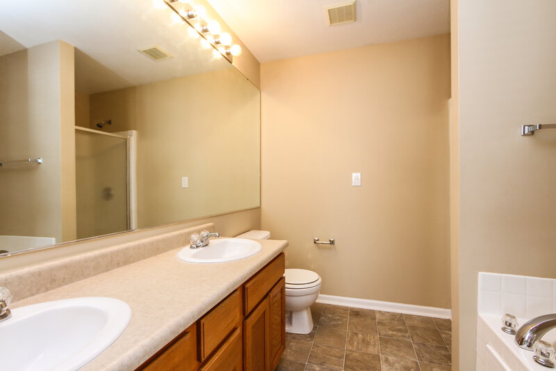 1,895/Mo, 15410 Dry Creek Rd Noblesville, IN 46060 Master Bathroom View 2