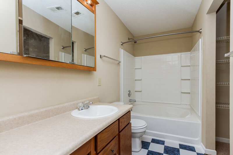 1,625/Mo, 8457 Ash Grove Dr Camby, IN 46113 Bathroom View