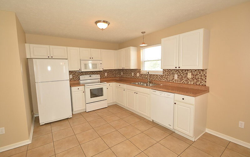 1,880/Mo, 3208 Weller Dr Indianapolis, IN 46268 Kitchen View