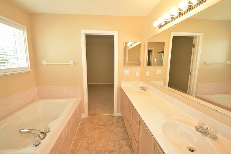1,880/Mo, 3208 Weller Dr Indianapolis, IN 46268 Master Bathroom View 3