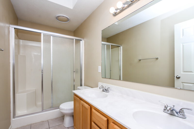 1,720/Mo, 12951 Rawlings Ct Fishers, IN 46038 Master Bathroom View