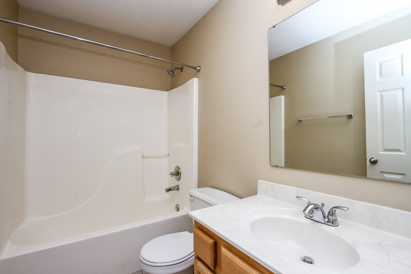 1,720/Mo, 12951 Rawlings Ct Fishers, IN 46038 Bathroom View