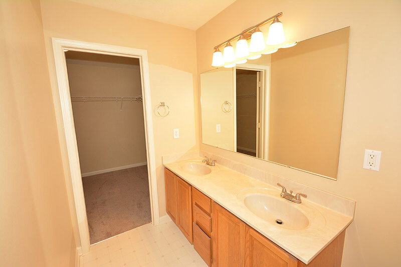 1,570/Mo, 2220 Ring Necked Dr Indianapolis, IN 46234 Master Bathroom View