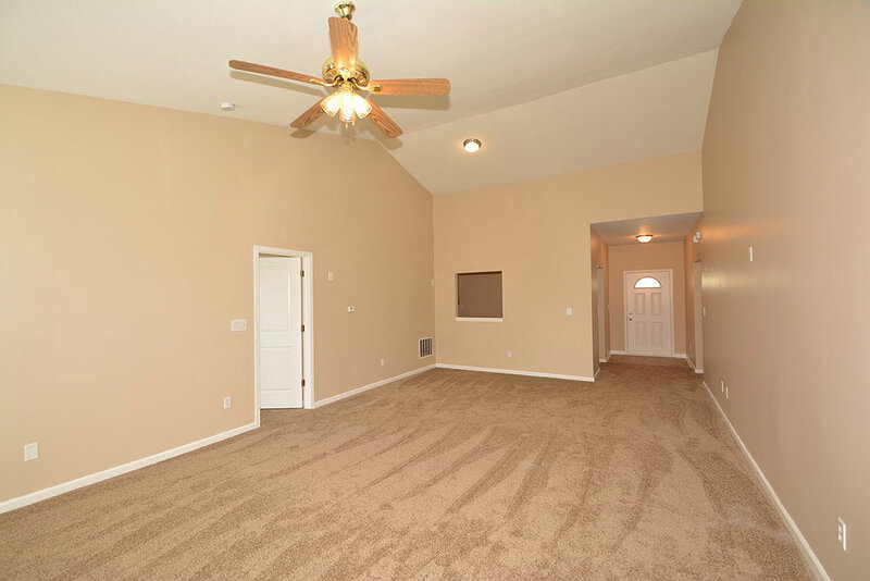2,020/Mo, 9705 Thomas Ln Avon, IN 46123 Great Room View 5