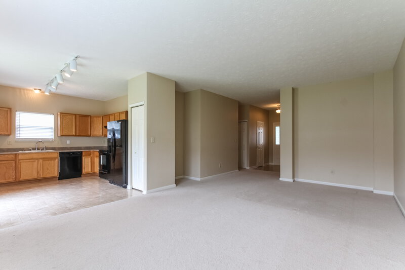 1,520/Mo, 8331 Chesterhill Ln Indianapolis, IN 46239 Living Room View 2