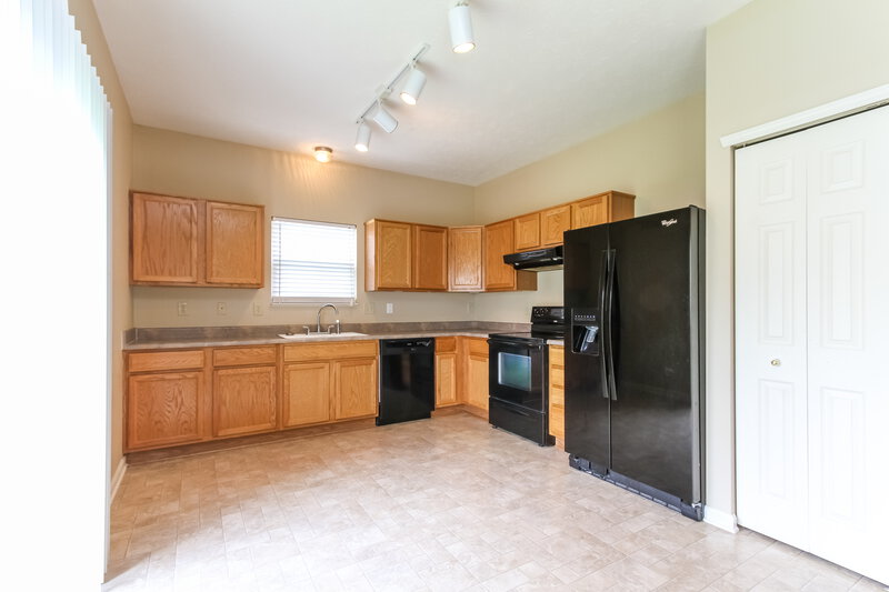 1,520/Mo, 8331 Chesterhill Ln Indianapolis, IN 46239 Kitchen View