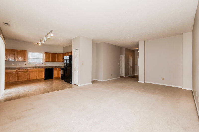 1,595/Mo, 8331 Chesterhill Ln Indianapolis, IN 46239 Living Room View 2