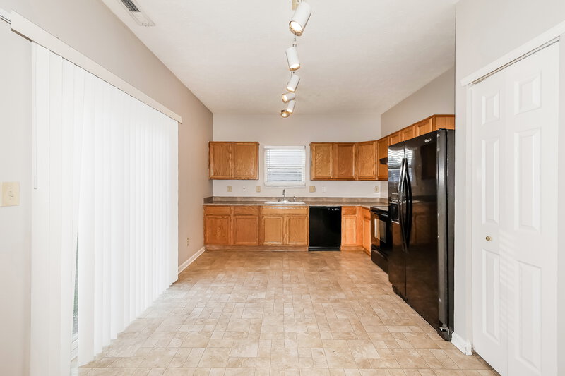 1,595/Mo, 8331 Chesterhill Ln Indianapolis, IN 46239 Dining Room View 2