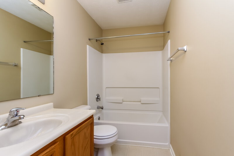 1,740/Mo, 11407 Seabiscuit Dr Noblesville, IN 46060 Bathroom View