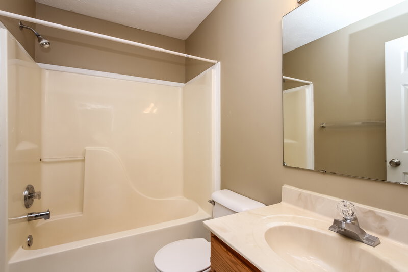 1,705/Mo, 6360 Kelsey Dr Indianapolis, IN 46268 Bathroom View