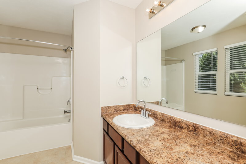 1,910/Mo, 1192 N Aberdeen Dr Franklin, IN 46131 Main Bathroom View