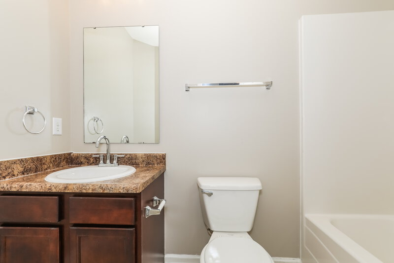 1,910/Mo, 1192 N Aberdeen Dr Franklin, IN 46131 Bathroom View