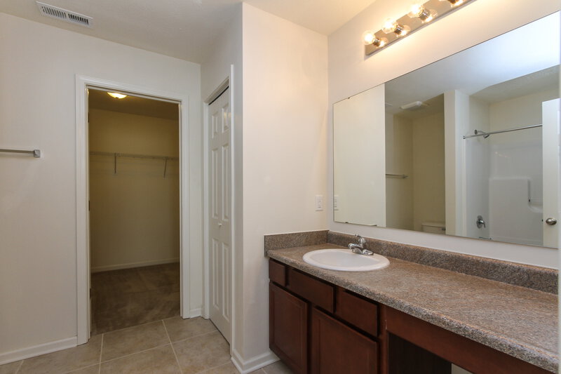 0/Mo, 2405 Woodfield Blvd Franklin, IN 46131 Master Bathroom View