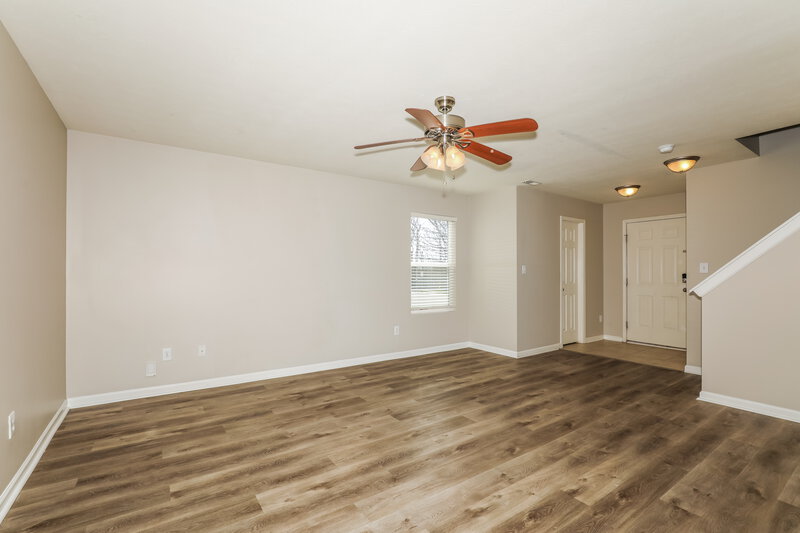 1,850/Mo, 2409 Woodfield Blvd Franklin, IN 46131 Living Room View 2