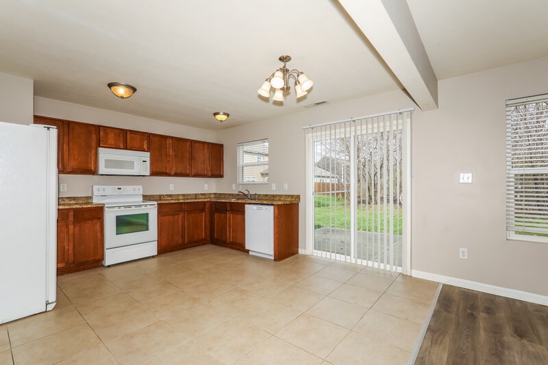 1,850/Mo, 2409 Woodfield Blvd Franklin, IN 46131 Kitchen View