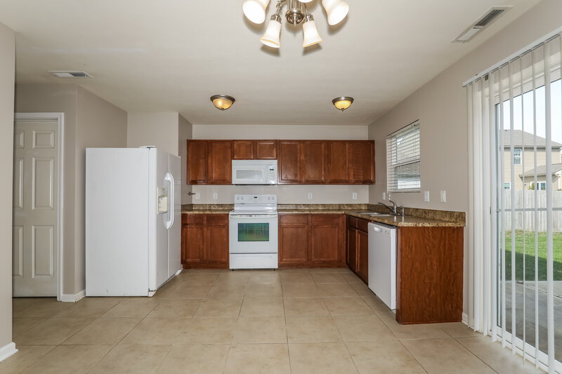 1,850/Mo, 2409 Woodfield Blvd Franklin, IN 46131 Kitchen View 2