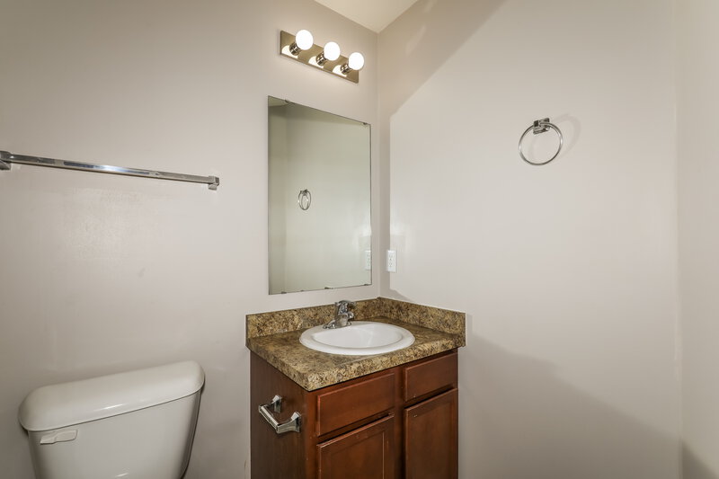 1,850/Mo, 2409 Woodfield Blvd Franklin, IN 46131 Bathroom View