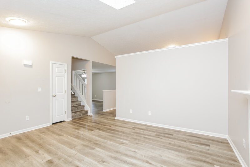 1,900/Mo, 6337 Cooperstone Ct Indianapolis, IN 46268 Living Room View 2