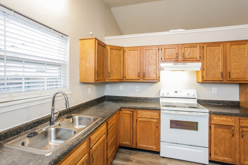 1,900/Mo, 6337 Cooperstone Ct Indianapolis, IN 46268 Kitchen View