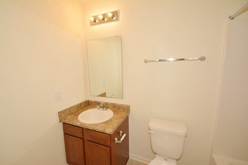 1,450/Mo, 3359 Black Forest Ln Indianapolis, IN 46239 Bathroom View