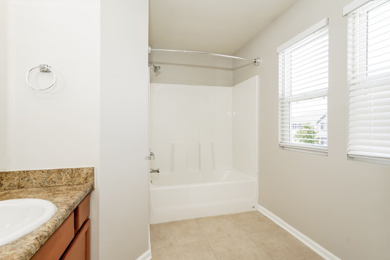 1,745/Mo, 3341 Black Forest Ln Indianapolis, IN 46239 Main Bathroom View