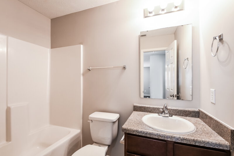 1,895/Mo, 3039 Brandenburg Dr Indianapolis, IN 46239 Misc View 4