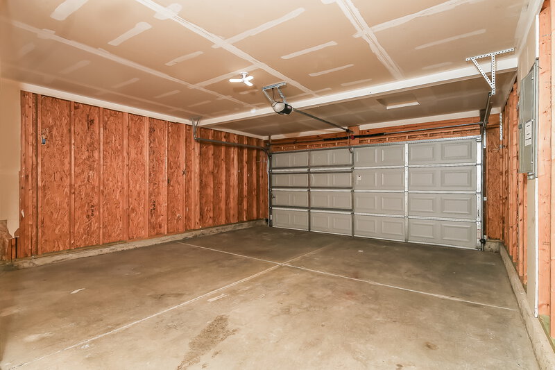 2,460/Mo, 2339 Bristol Dr Franklin, IN 46131 Garage View