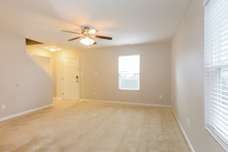 1,925/Mo, 2349 Bridlewood Dr Franklin, IN 46131 Living Room View 2