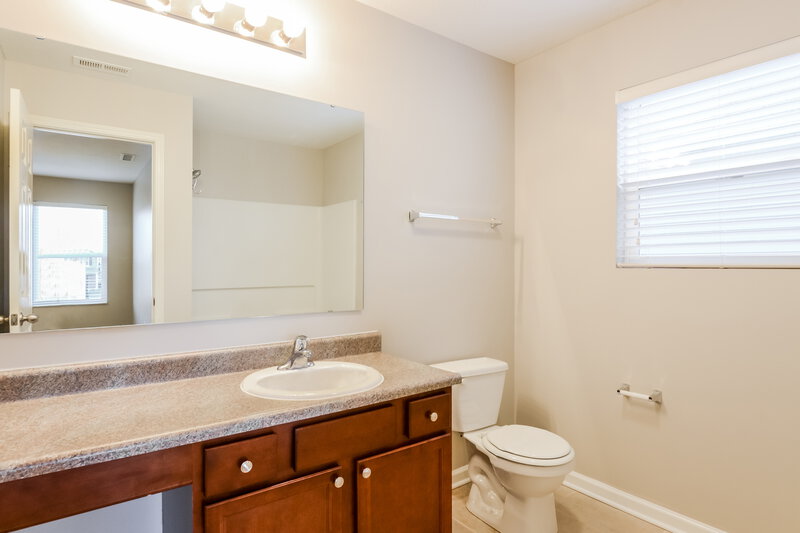 1,925/Mo, 2349 Bridlewood Dr Franklin, IN 46131 Main Bathroom View