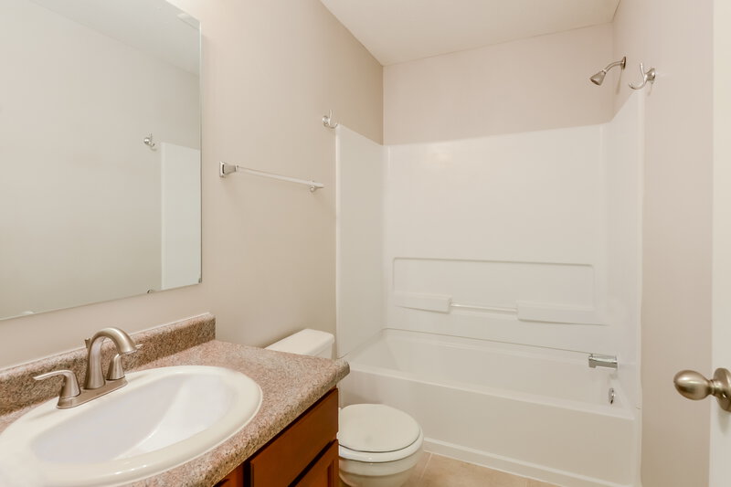 1,925/Mo, 2349 Bridlewood Dr Franklin, IN 46131 Bathroom View