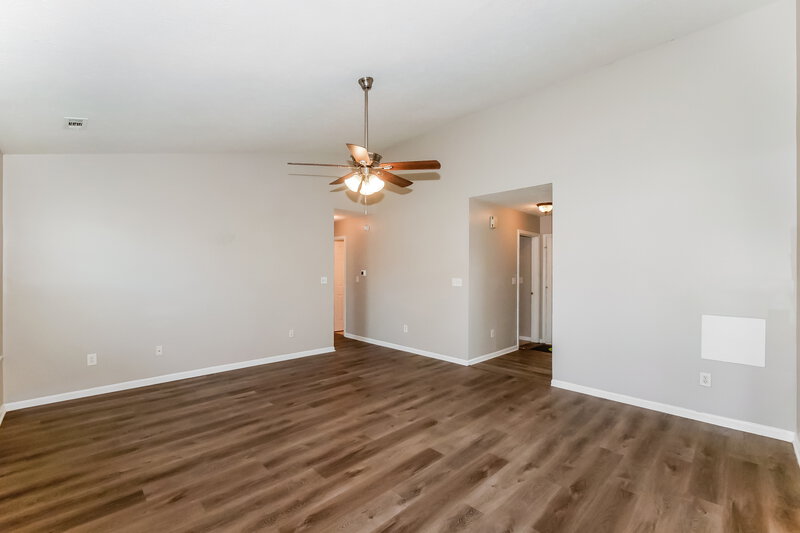 2,020/Mo, 5298 Gateway Ave Noblesville, IN 46062 Living Room View 2