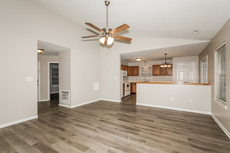 1,965/Mo, 5298 Gateway Ave Noblesville, IN 46062 Living Room View 3