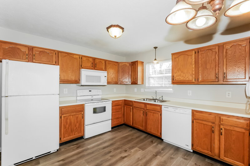 2,020/Mo, 5298 Gateway Ave Noblesville, IN 46062 Kitchen View 2