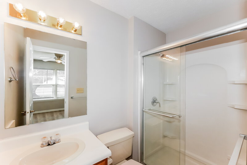 2,020/Mo, 5298 Gateway Ave Noblesville, IN 46062 Main Bathroom View