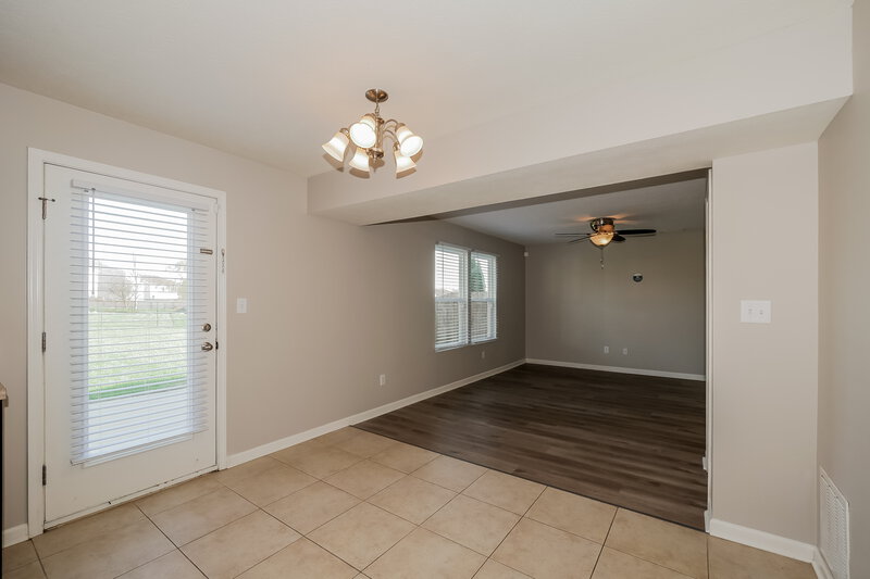 1,660/Mo, 2353 Cedarmill Dr Franklin, IN 46131 Dining Room View