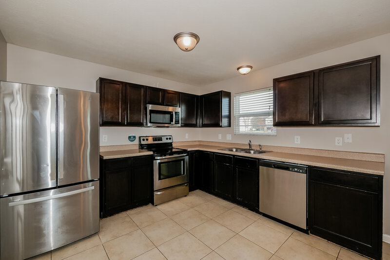 1,660/Mo, 2353 Cedarmill Dr Franklin, IN 46131 Kitchen View