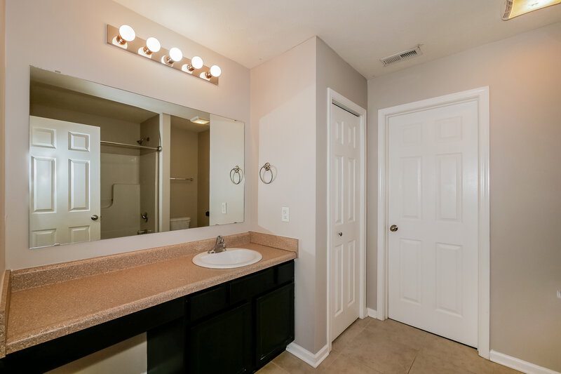 1,660/Mo, 2353 Cedarmill Dr Franklin, IN 46131 Main Bathroom View 2
