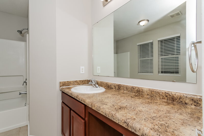 1,750/Mo, 3224 Cork Bend Dr Indianapolis, IN 46239 Main Bathroom View