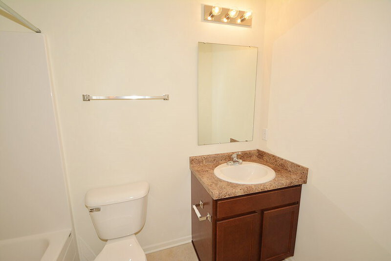 1,690/Mo, 8129 Grove Berry Way Indianapolis, IN 46239 Bathroom View
