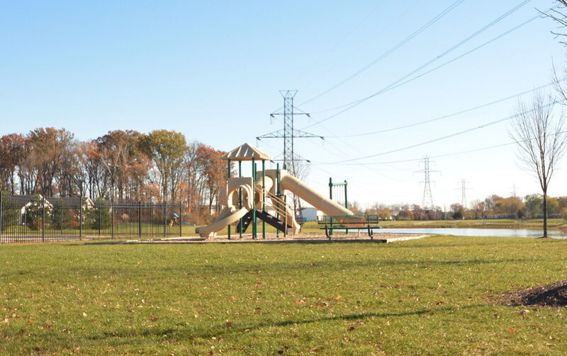 1,690/Mo, 8129 Grove Berry Way Indianapolis, IN 46239 Playground View