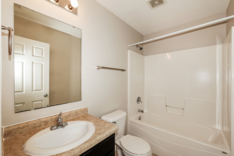 1,775/Mo, 8042 Grove Berry Way Indianapolis, IN 46239 Bathroom View