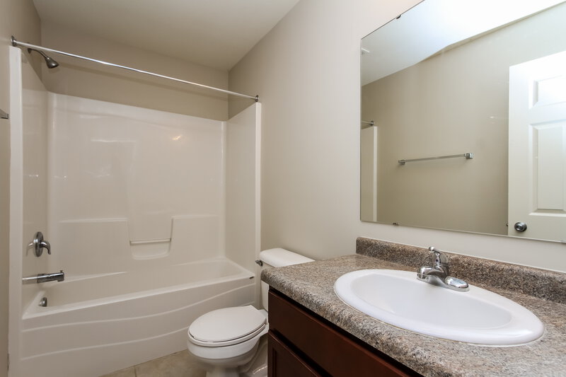 1,600/Mo, 8002 States Bend Dr Indianapolis, IN 46239 Master Bathroom View