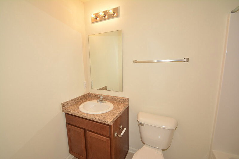1,740/Mo, 3212 Cork Bend Dr Indianapolis, IN 46239 Bathroom View