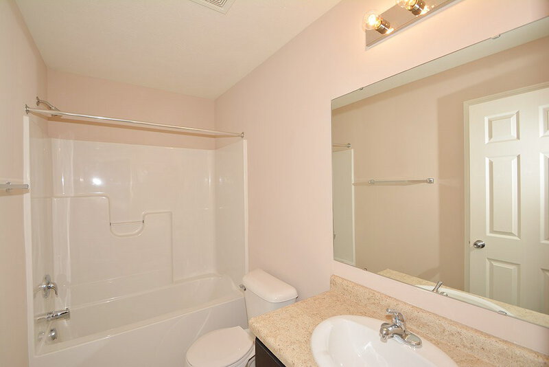 2,520/Mo, 8025 Fisher Bend Dr Indianapolis, IN 46239 Bathroom View