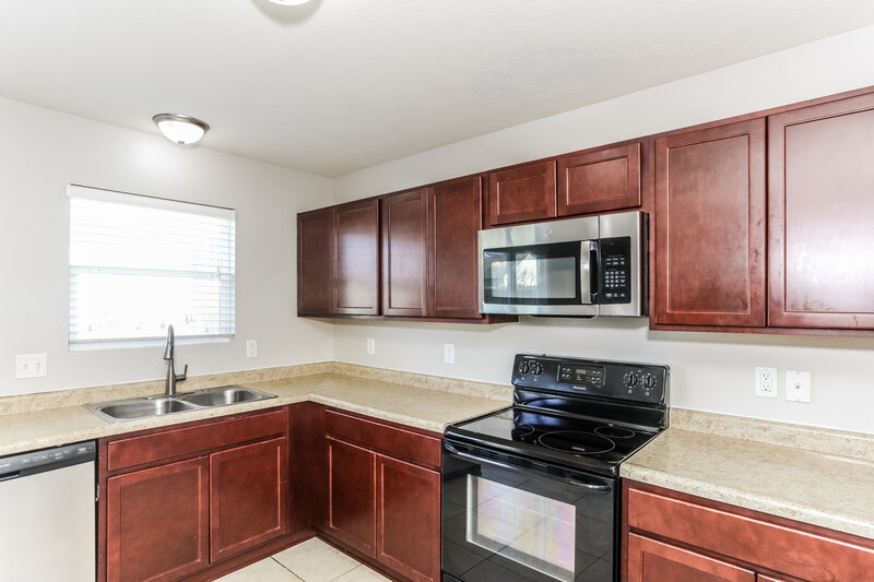 1,920/Mo, 8110 Grove Berry Dr Indianapolis, IN 46239 Kitchen View