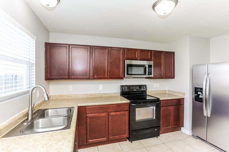 1,920/Mo, 8110 Grove Berry Dr Indianapolis, IN 46239 Kitchen View 2